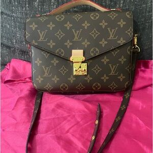 Louis Vuitton pochette